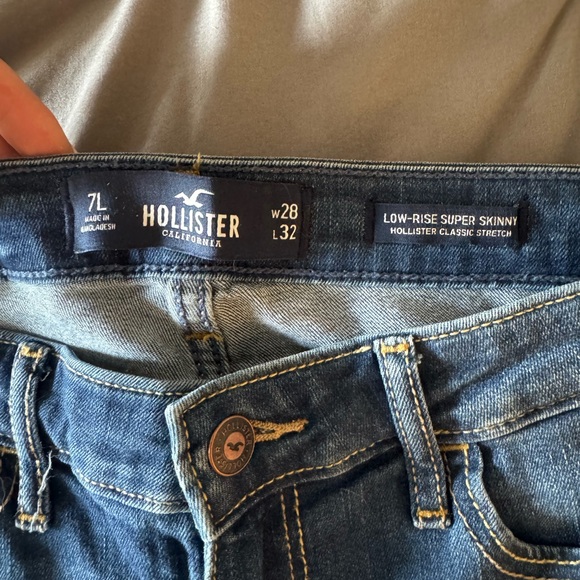 Hollister low rise skinny jeans - Picture 3 of 4